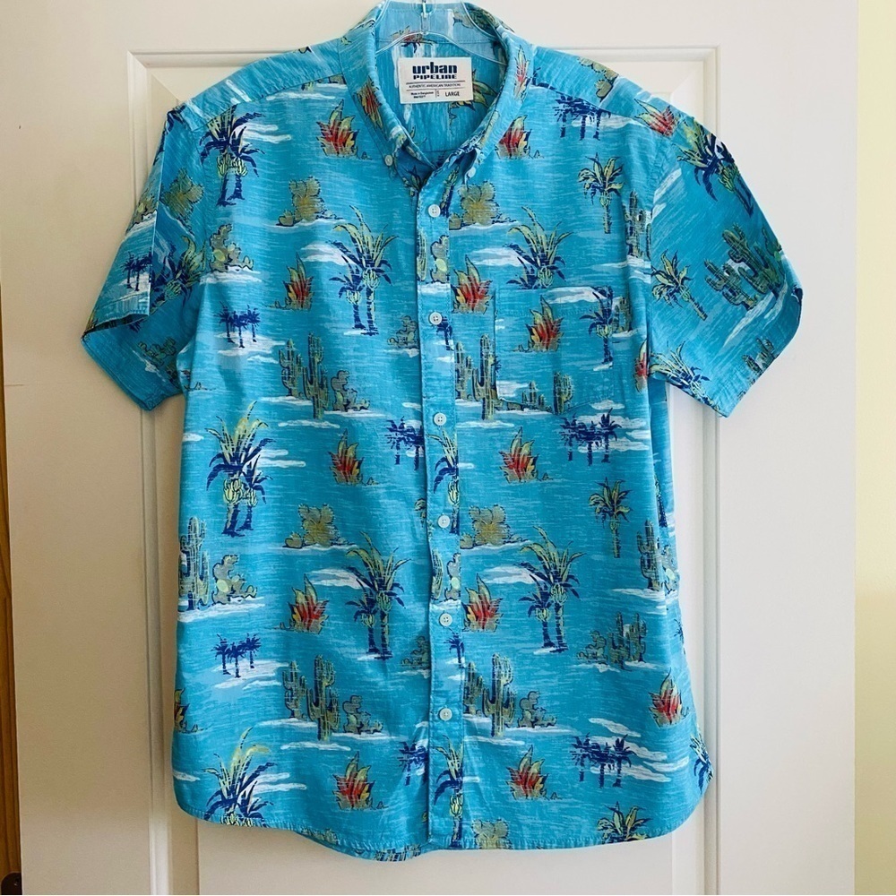 Urban Pipeline blue short sleeve cactus print shirt size LARGE